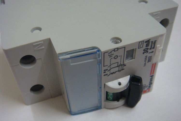 Как правильно подключить дифавтомат?