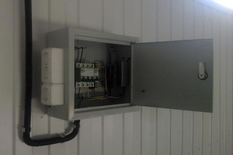 Металлический электрический щиток